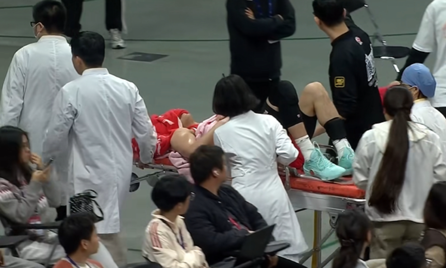 b体育-广州男篮遭遇沉重打击！郭艾伦再次遭遇重伤，恐面临赛季报销