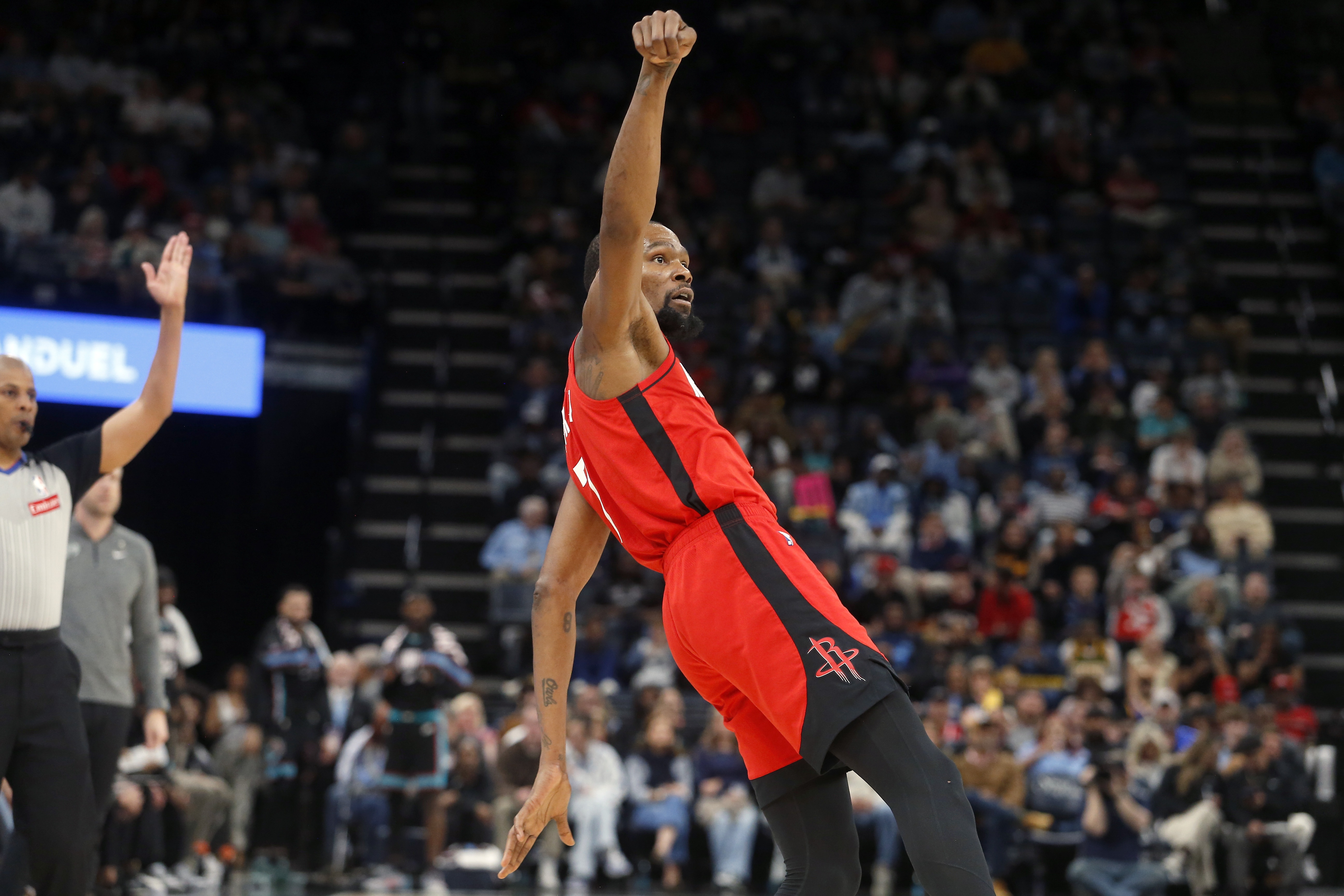 bsports-杜兰特最近5场场均28.4分5.2板7.4助 投篮命中率52.7% 三分41.7%