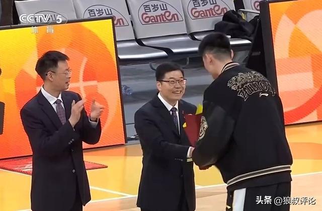 b体育-胡金秋：季后赛目标是卫冕总冠军 期待CBA赛场实现父子同台